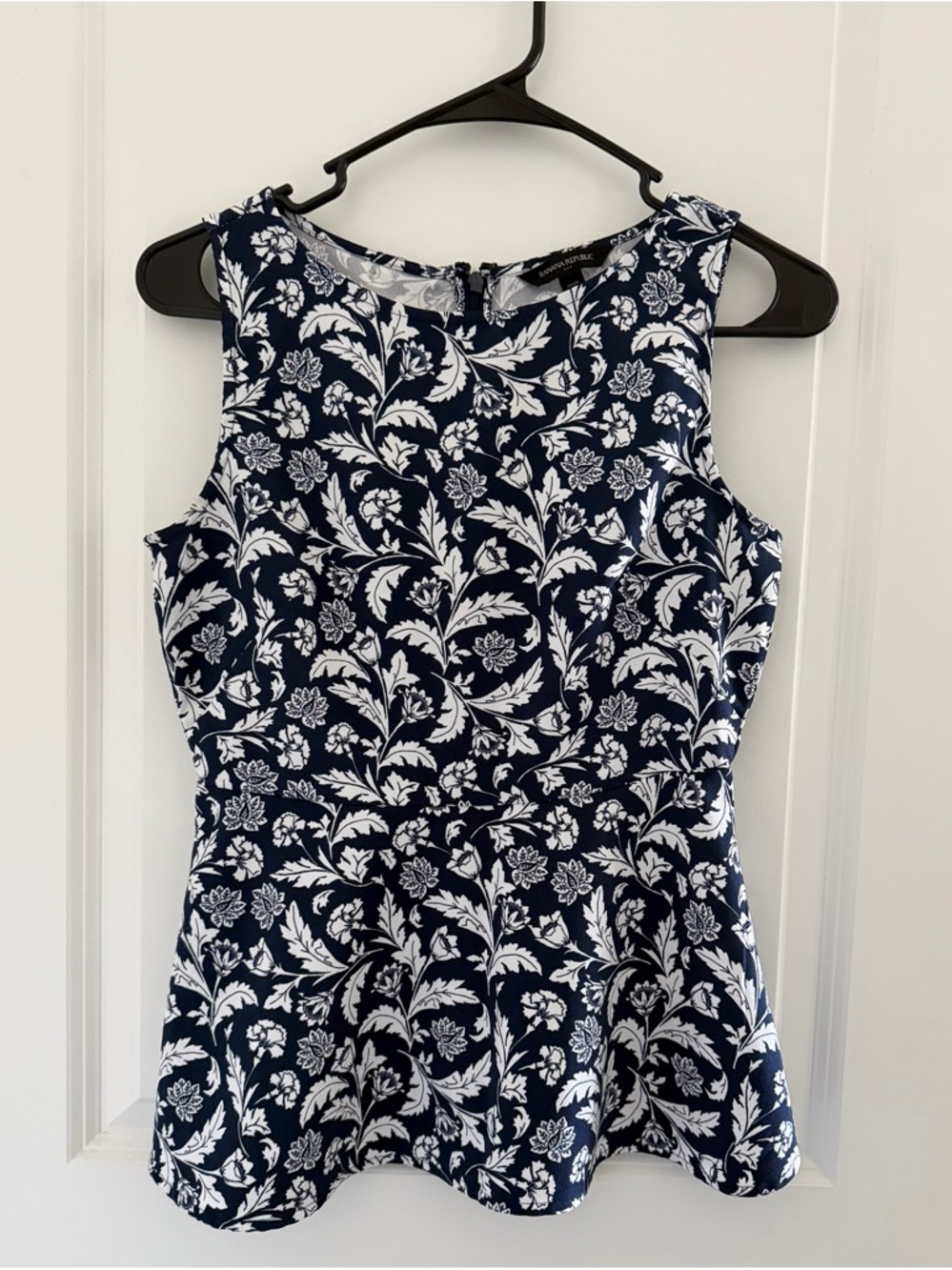 Banana Republic Navy and White Floral Shell